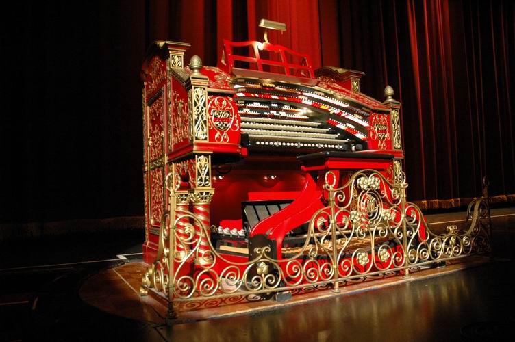 The console of the Alabama Theatre Wurlitzer Pipe Organ